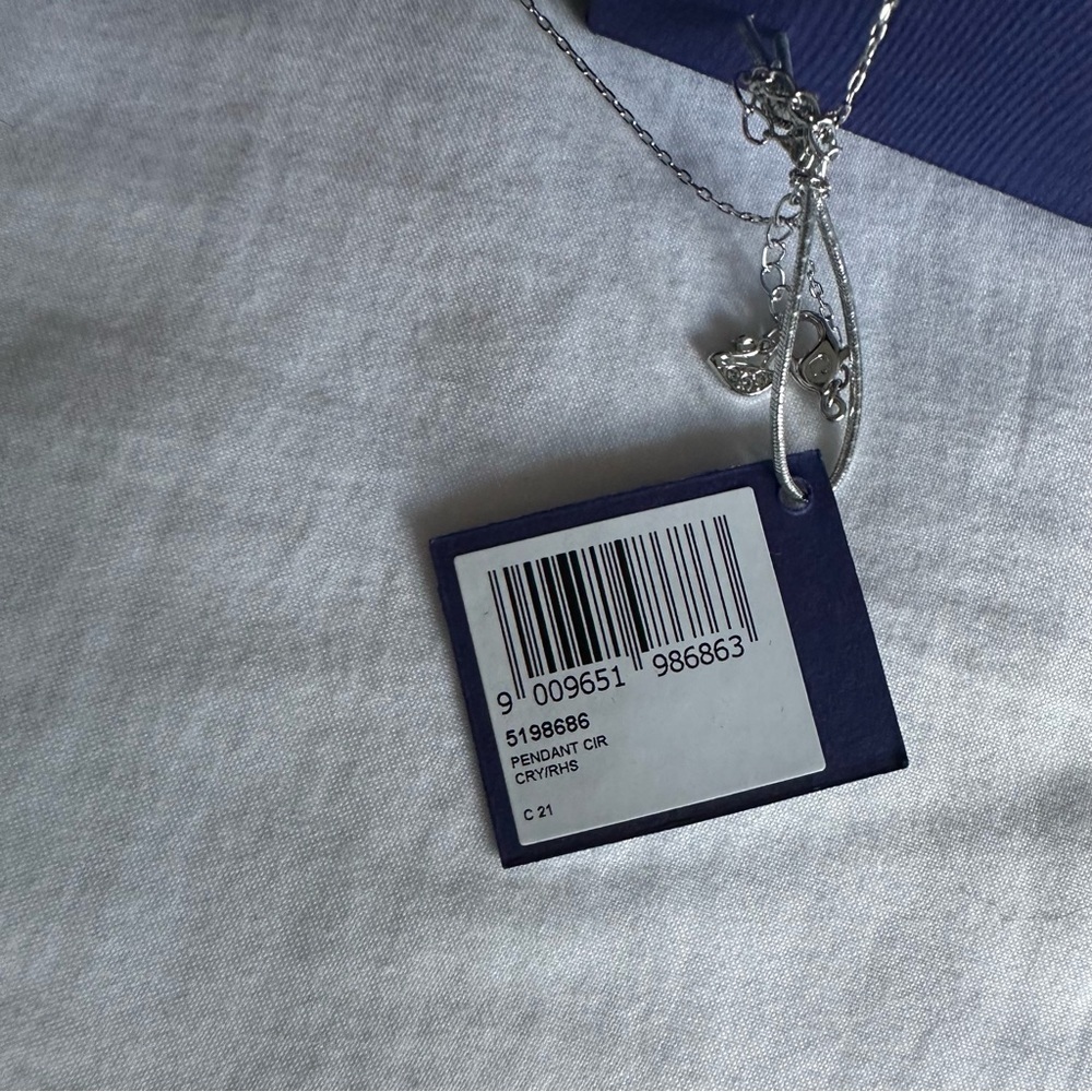 Silver Swarovski Necklace - Picture 2 of 4